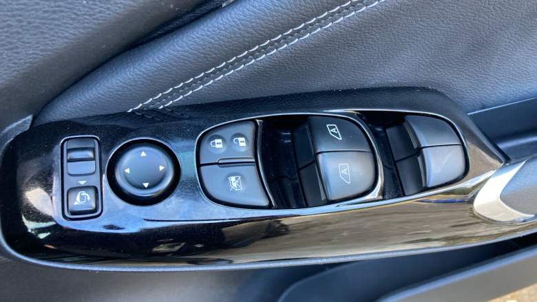 Nissan Juke 1.6 Hybrid Tekna 5dr Auto Hybrid Hatchback